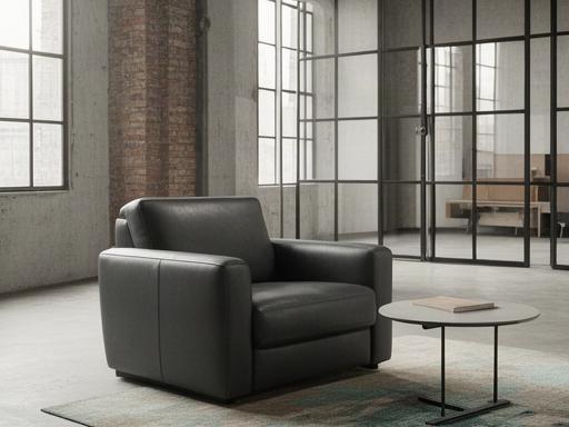 Poltrona in pelle grigio antracite Urban Soft con tavolino e tappeto in un loft contemporaneo